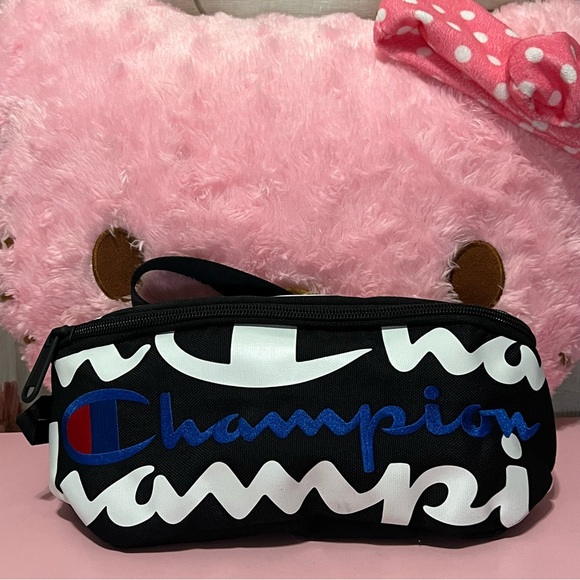 ***SOLD****  CHAMPION UNISEX Fanny Pack with adjustable straps - Picture 1 of 3